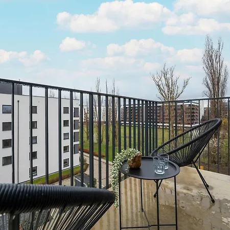 Modern With Parking Kepa Mieszczanska By Renters * ヴロツワフ